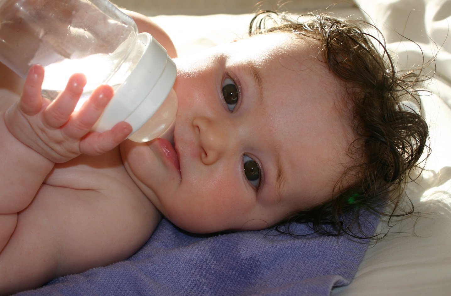 Manfaat Air Zam Zam untuk Bayi